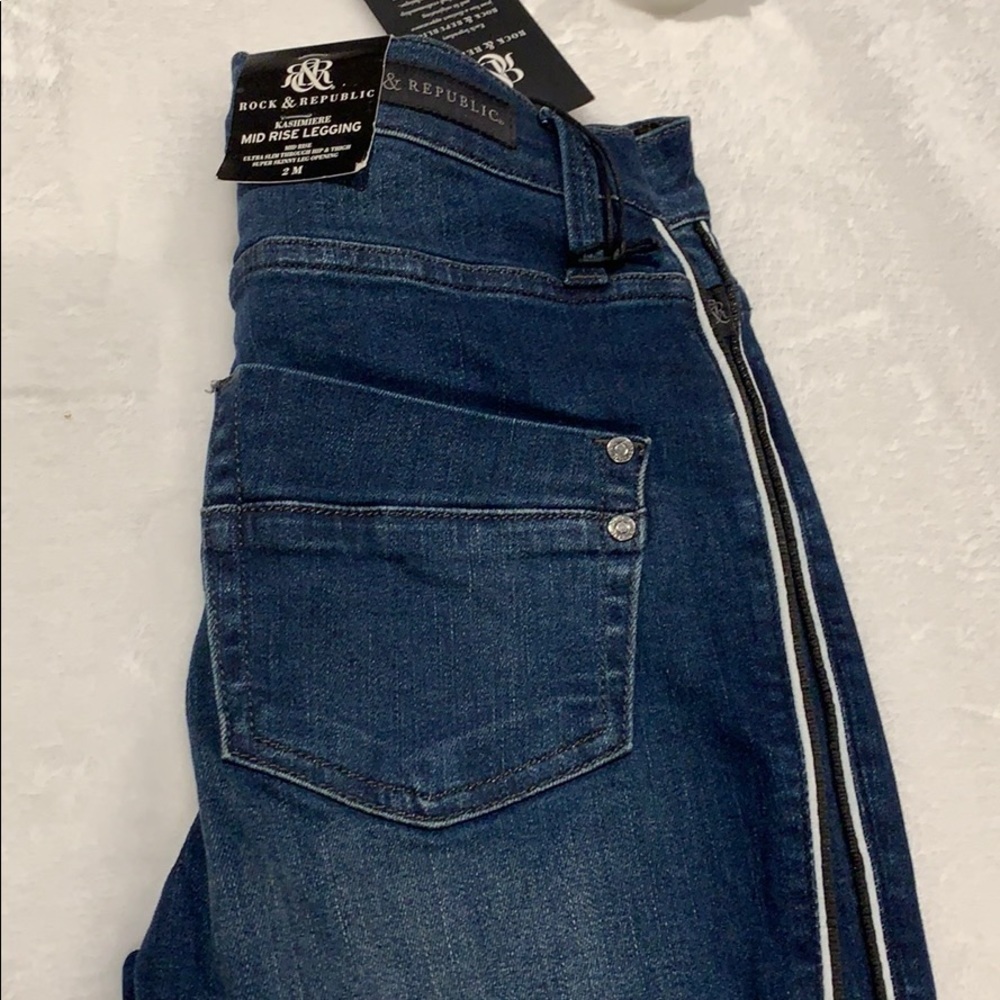Rock & Republic Mid Rise Legging - Picture 2 of 7